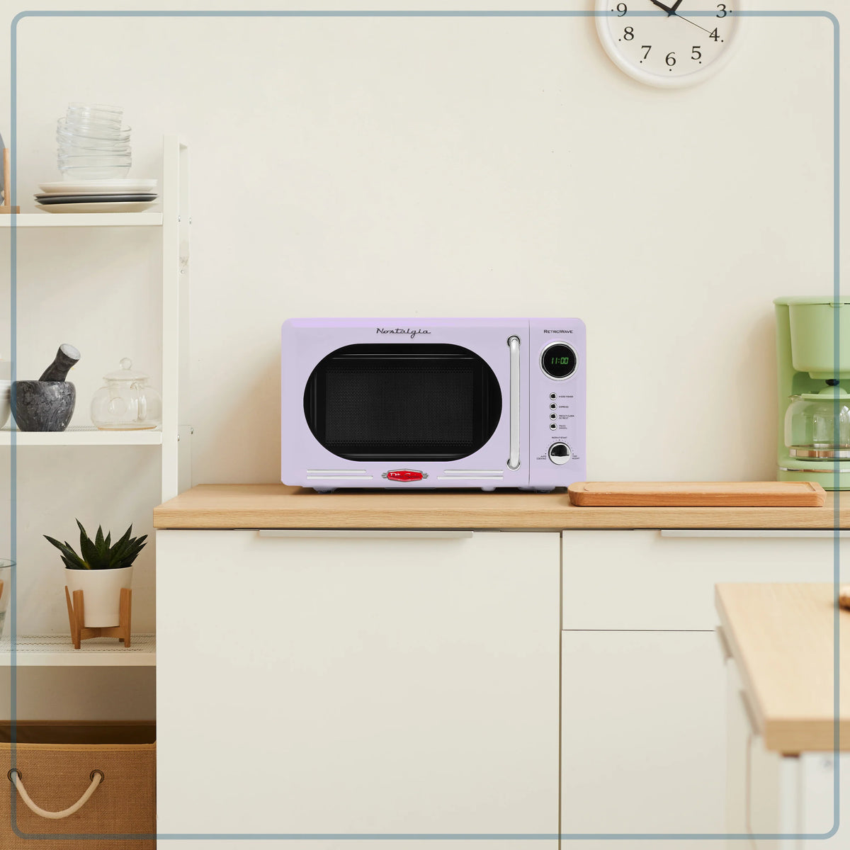0.7 Cubic Foot 700-Watt Countertop Microwave Oven E569683