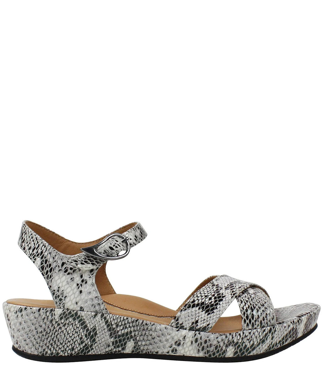Black/White Snake 8 Q193919