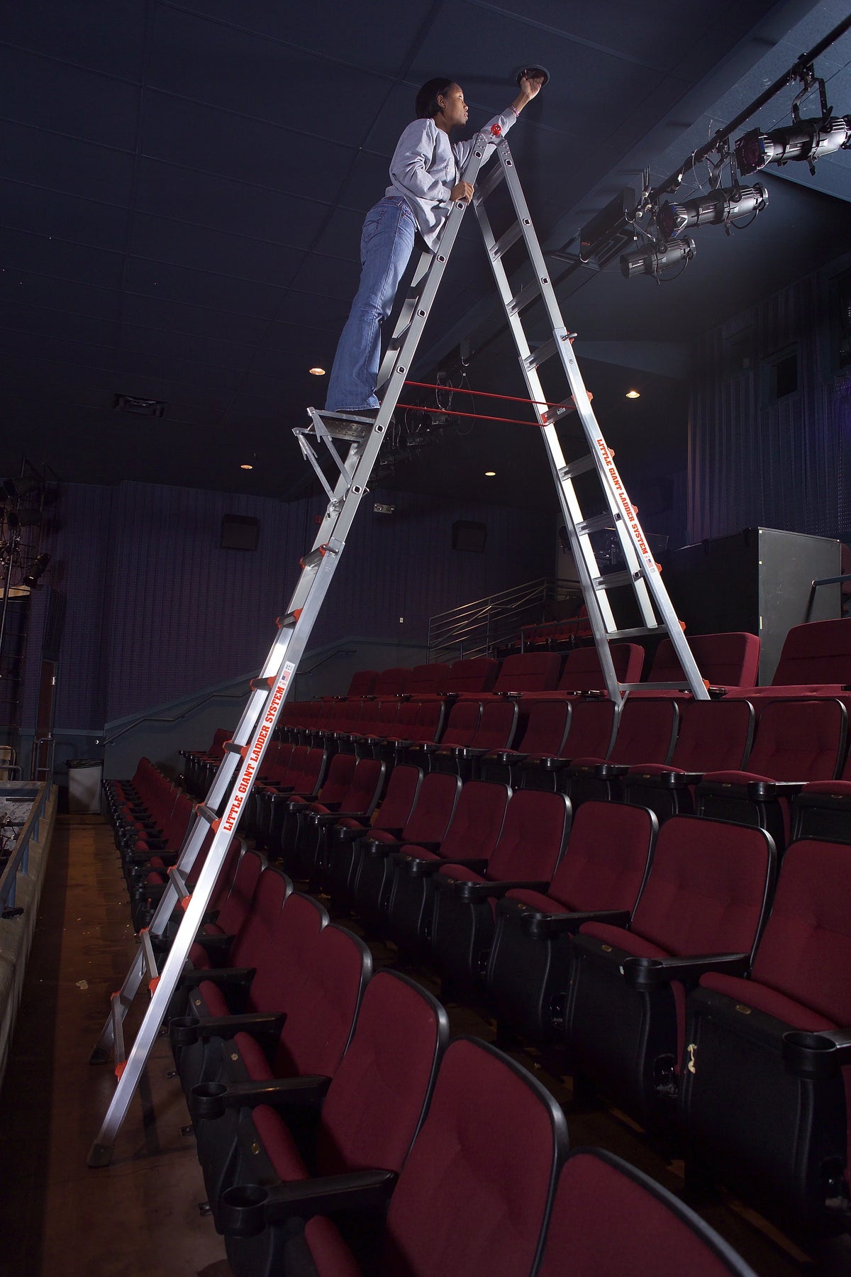 Aluminum Adjustable Stepladder 8' to 15' L565