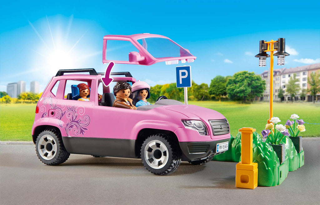 Family Car with Parking Space P433