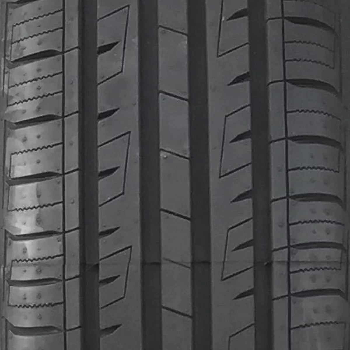 Set of 4 225/55R16 All Season Performance Tires V494024