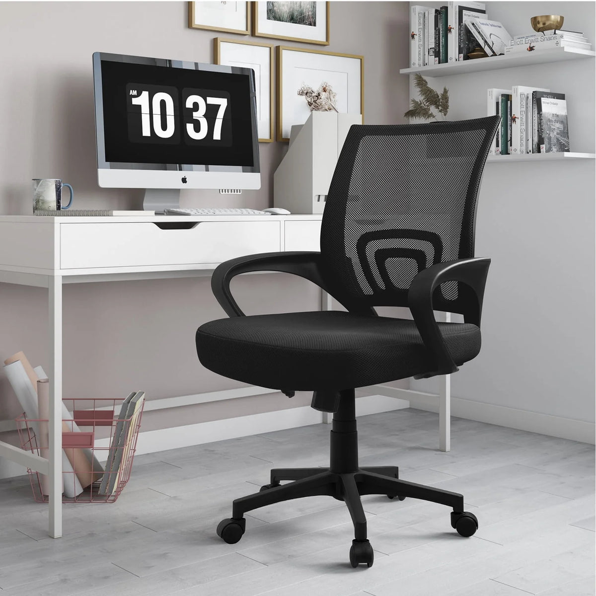 Black Swivel Manager's Chair with Lumbar Support Z88878